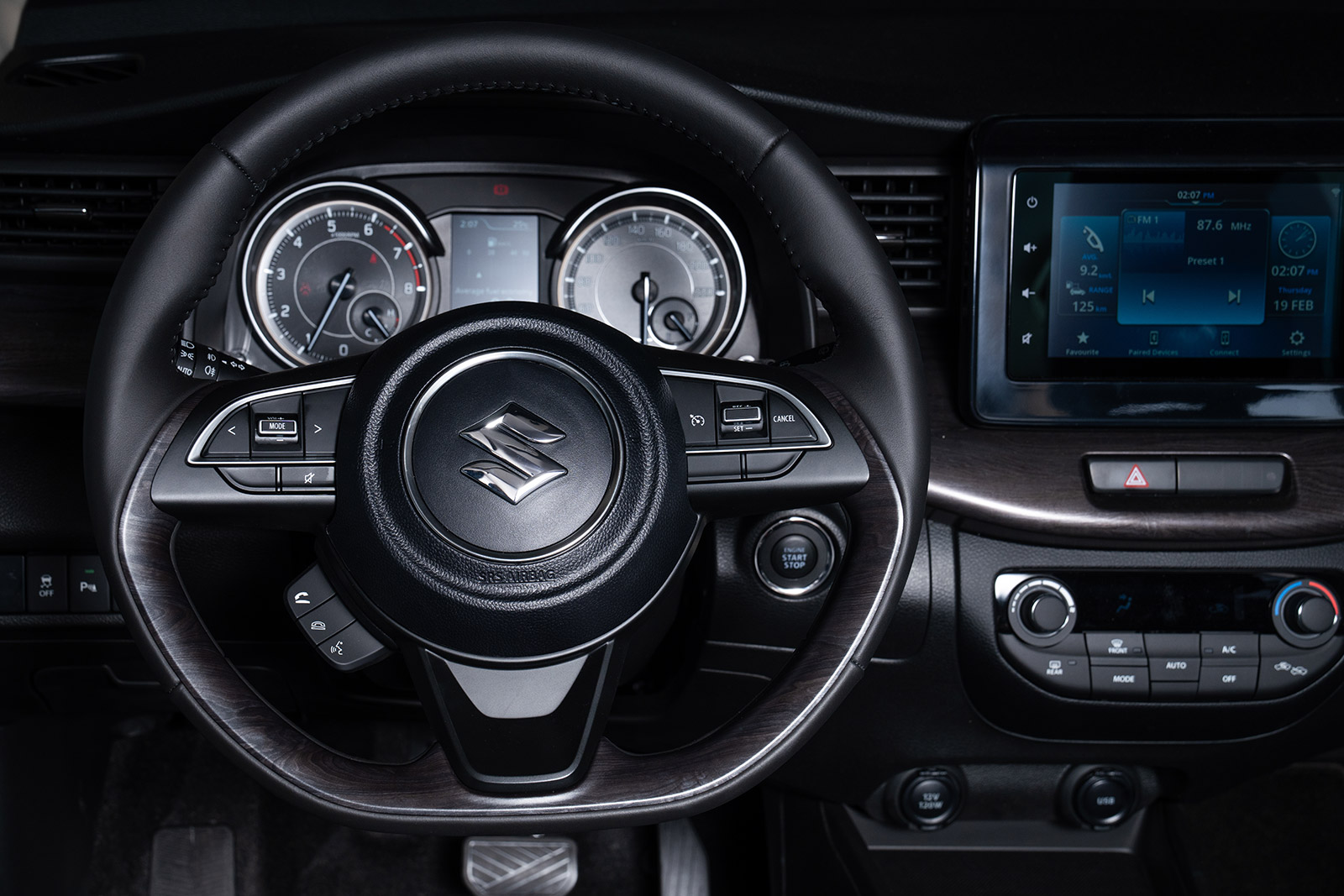 Ertiga-(steering1)